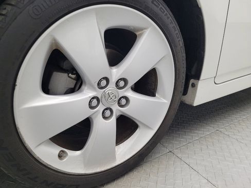 Used 2015 Toyota Prius Five image 31