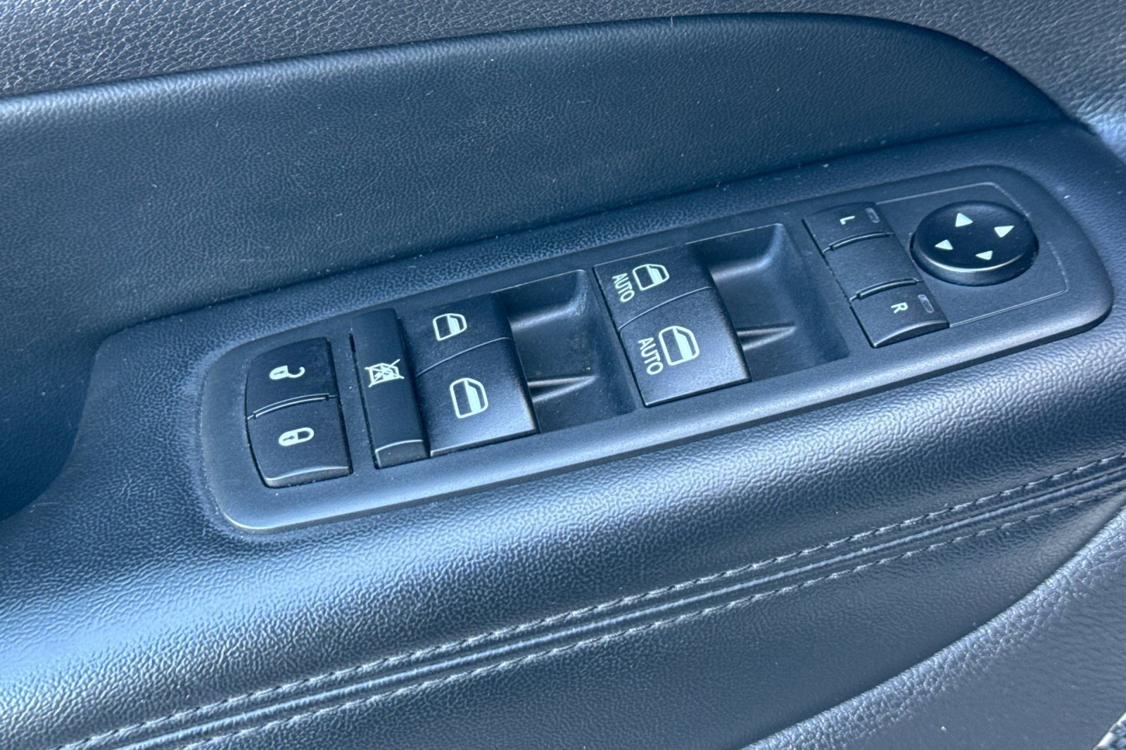 Used 2020 Jeep Grand Cherokee Limited w/ Luxury Group II AWD/4WD image 14