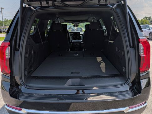 New 2026 GMC Yukon XL Elevation w/ Elevation Premium Package AWD/4WD image 10