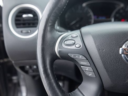 Used 2019 Nissan Pathfinder SL AWD/4WD image 38