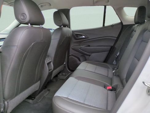 Used 2025 Chevrolet Trax LT w/ Driver Confidence Package image 13