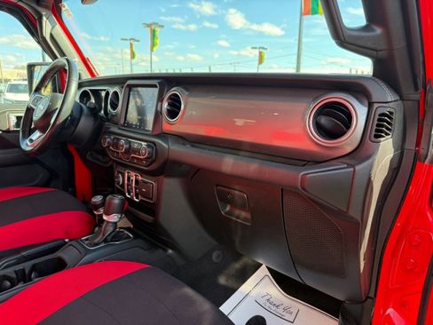 Used 2021 Jeep Wrangler Unlimited Sahara w/ Uconnect 4C Nav & Sound Group AWD/4WD image 25