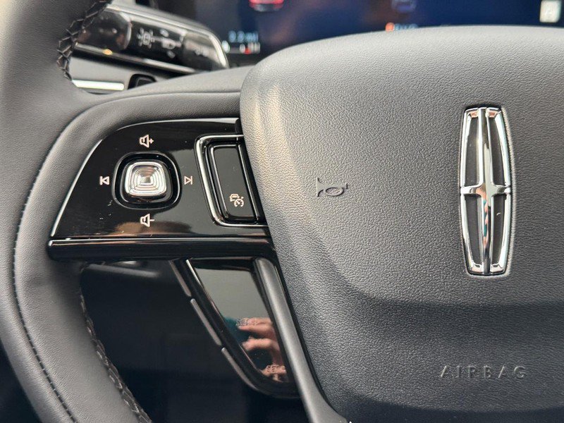 Used 2025 Lincoln Corsair AWD w/ Equipment Group 101A image 21