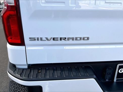Used 2022 Chevrolet Silverado 1500 RST w/ Z71 Off-Road Package AWD/4WD image 10