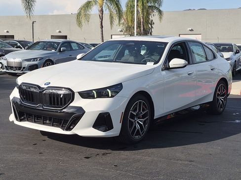 New 2027 BMW i5 eDrive40 w/ M Sport Package RWD image 5