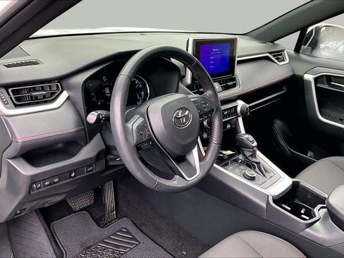 Used 2024 Toyota RAV4 SE w/ Weather & Moonroof Package AWD/4WD image 17