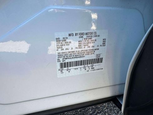 Used 2024 Ford Edge SEL AWD/4WD image 11
