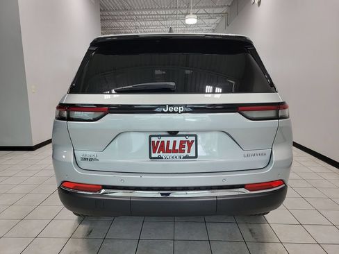 Used 2024 Jeep Grand Cherokee Limited AWD/4WD image 9