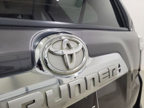 Used 2016 Toyota 4Runner SR5 Premium image 8