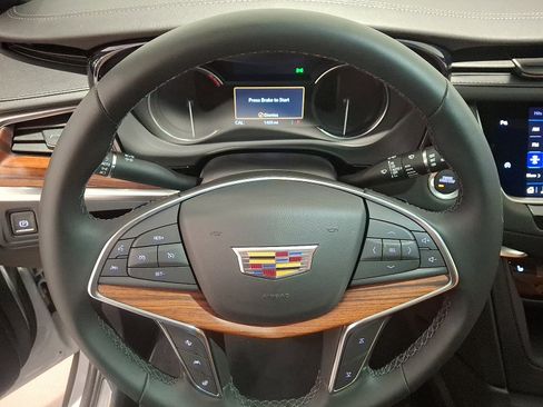 Certified 2025 Cadillac XT5 Premium Luxury image 11