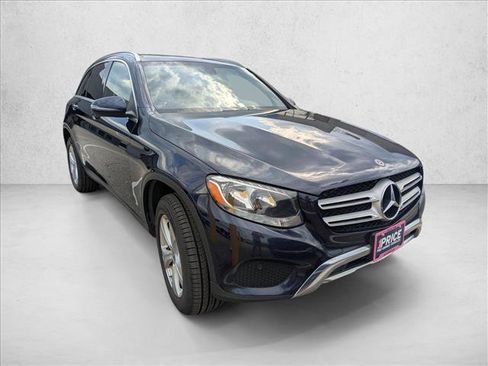 Used 2018 Mercedes-Benz GLC 300 4MATIC image 3