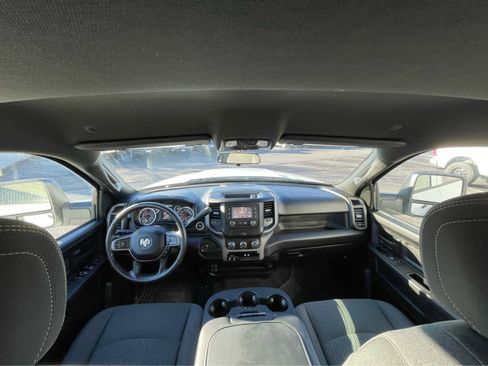 Used 2024 RAM 2500 Tradesman w/ Chrome Appearance Group image 13