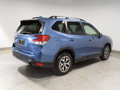 Used 2022 Subaru Forester Premium AWD/4WD image 10