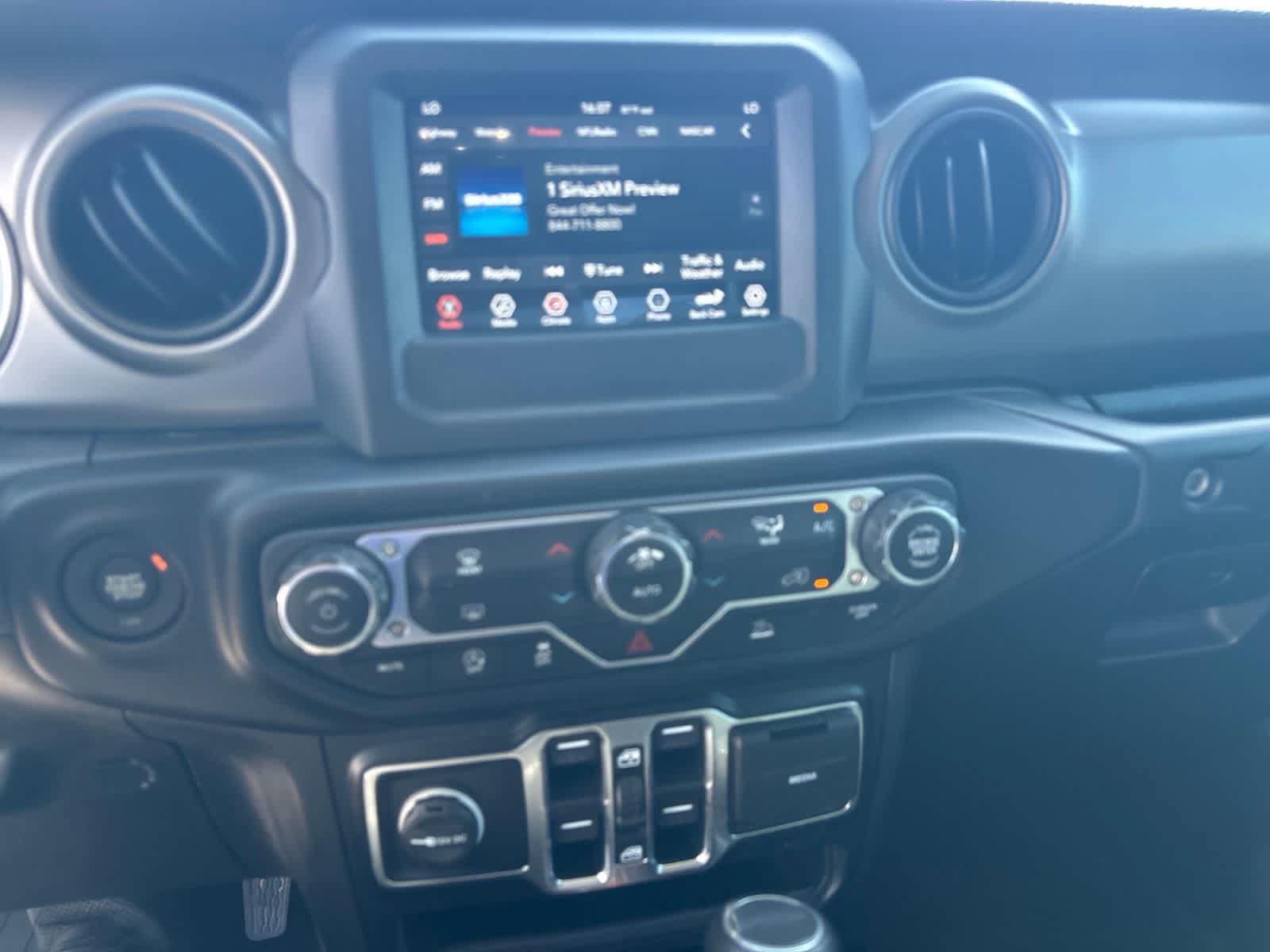 Used 2023 Jeep Gladiator Sport AWD/4WD image 16
