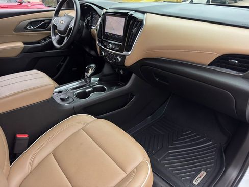 Used 2022 Chevrolet Traverse Premier image 18