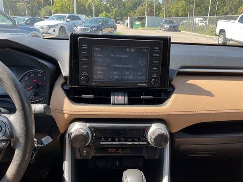 Used 2020 Toyota RAV4 LE FWD image 27
