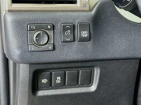 Used 2017 Lexus GX 460 Premium w/ Premium Package image 17