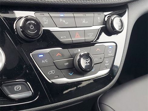 New 2026 Chrysler Pacifica Select image 26