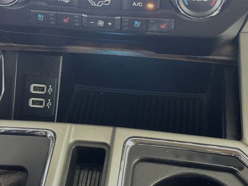 Used 2020 Ford F150 Lariat image 26