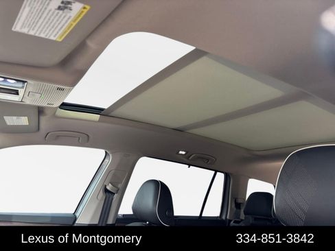 Used 2025 Volkswagen Atlas SEL Premium R-Line image 21