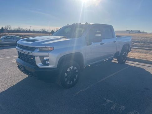 Used 2020 Chevrolet Silverado 2500 Custom w/ Custom Value Package image 3