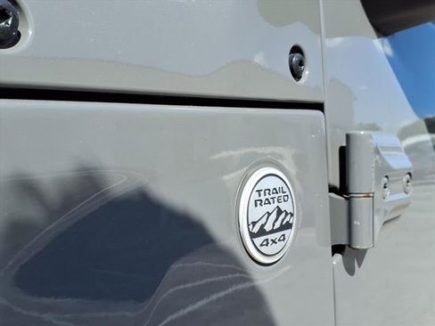 Used 2021 Jeep Gladiator Sport image 29