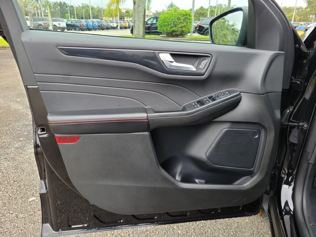Certified 2025 Ford Escape ST-Line AWD/4WD image 13