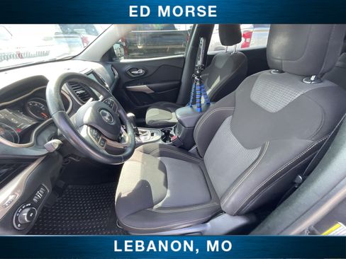 Used 2017 Jeep Cherokee Latitude w/ Cold Weather Group AWD/4WD image 17