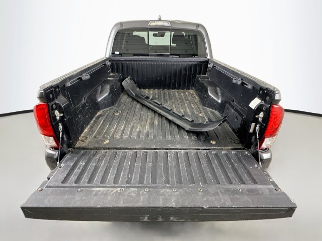 Used 2019 Toyota Tacoma SR5 AWD/4WD image 23
