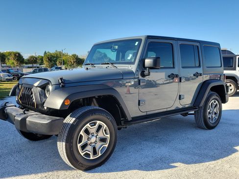 Used 2014 Jeep Wrangler Unlimited Rubicon w/ Connectivity Group image 2