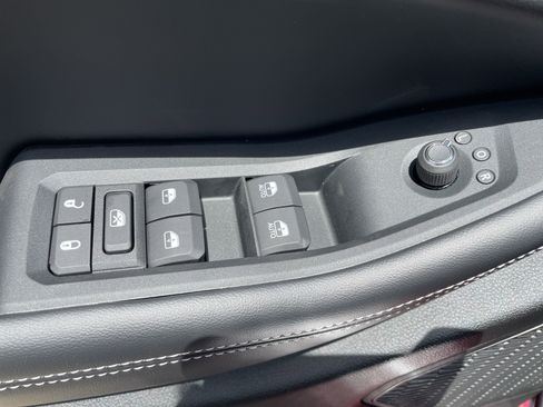 New 2025 Jeep Grand Cherokee L Altitude image 10