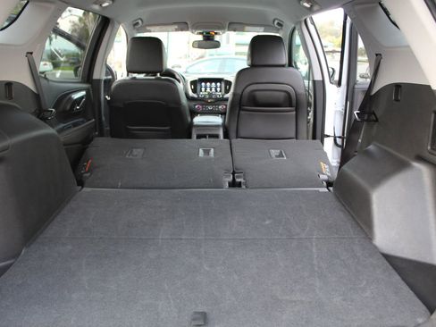 Used 2024 GMC Terrain SLT image 14