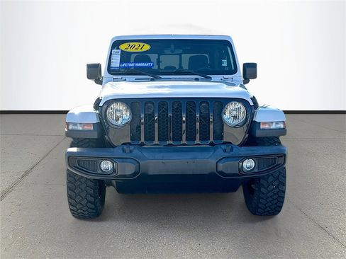 Used 2021 Jeep Gladiator Willys image 2