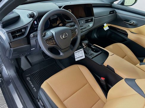 New 2025 Lexus ES 350 image 9