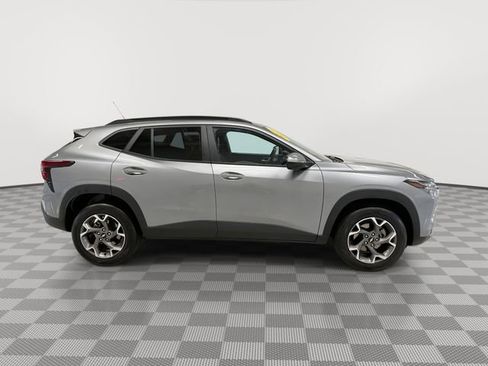 Certified 2025 Chevrolet Trax LT w/ LT Convenience Package FWD image 12