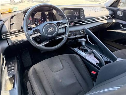 Used 2021 Hyundai Elantra SEL image 5