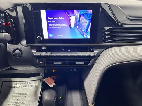 Used 2025 Toyota Camry SE image 25