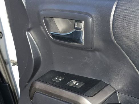 Used 2019 Toyota Tacoma TRD Off-Road image 34