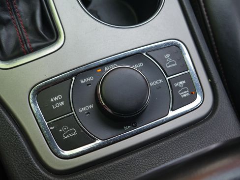 Used 2020 Jeep Grand Cherokee Trailhawk AWD/4WD image 17