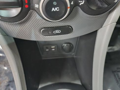 Used 2017 Hyundai Accent SE FWD image 18