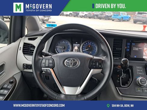 Used 2015 Toyota Sienna XLE w/ XLE Navigation Package FWD image 19