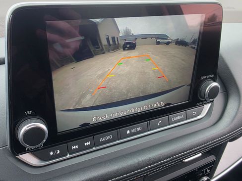 Used 2023 Nissan Rogue SV w/ SV Premium B Package image 3