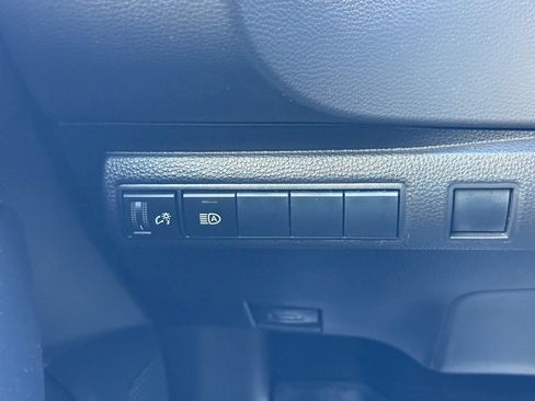 Used 2020 Toyota Corolla LE image 18