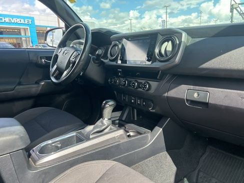 Used 2018 Toyota Tacoma TRD Sport image 32