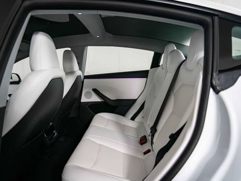 Used 2025 Tesla Model 3 RWD image 15