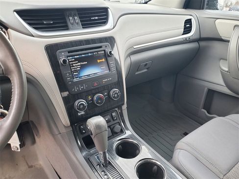 Used 2015 Chevrolet Traverse LT w/ Style and Technology Package image 16
