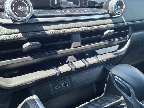 Used 2024 Chevrolet Colorado LT RWD image 14