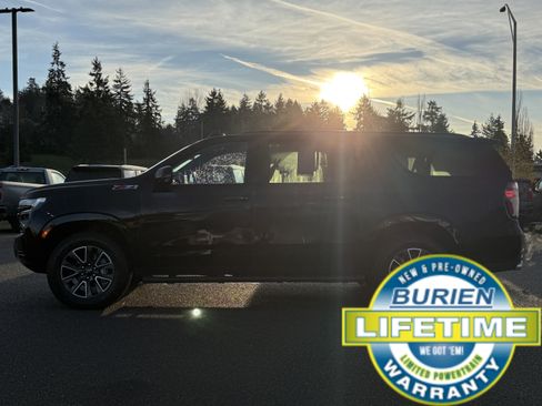 Used 2023 Chevrolet Suburban Z71 w/ Z71 Off-Road Package image 2