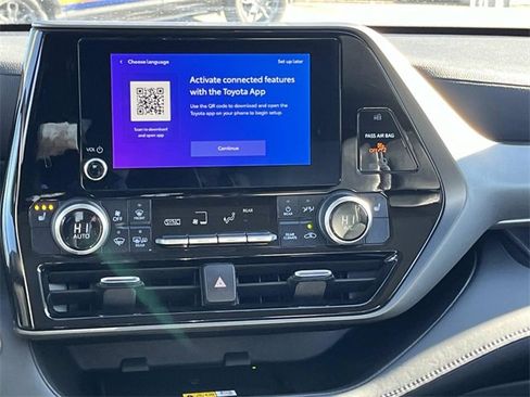 Used 2024 Toyota Highlander LE image 17