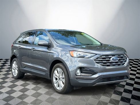 Used 2023 Ford Edge Titanium image 2